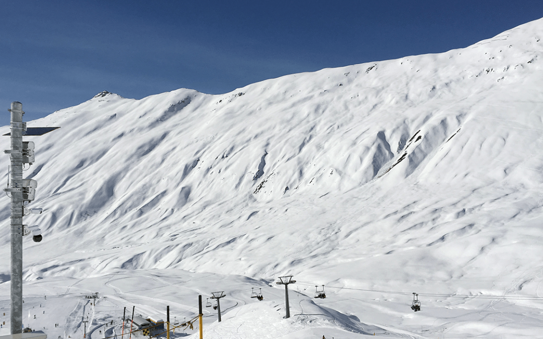 Belalp: Lawinenradar überwacht die Gratlawine
