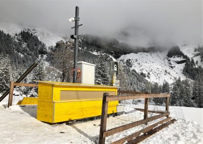 Schutz des Radars durch eine Holzkonstruktion