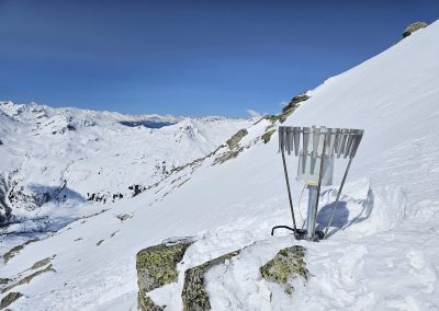 Regenmesssensor (Pluvio) beim Hübschhorn-Blockgletscher.