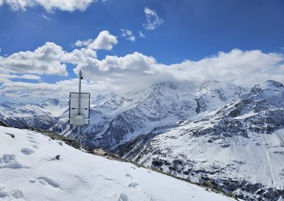 Solarbetriebene PTZ Kamera beim Blockgletscher zur visuellen Beurteilung (live).